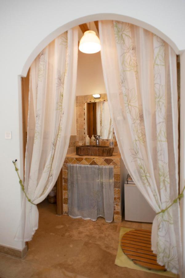 Les Manaux En Provence Bed & Breakfast Roquevaire Bagian luar foto