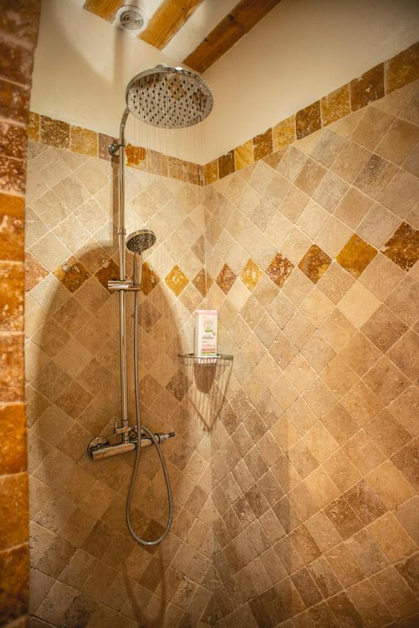 Les Manaux En Provence Bed & Breakfast Roquevaire Bagian luar foto