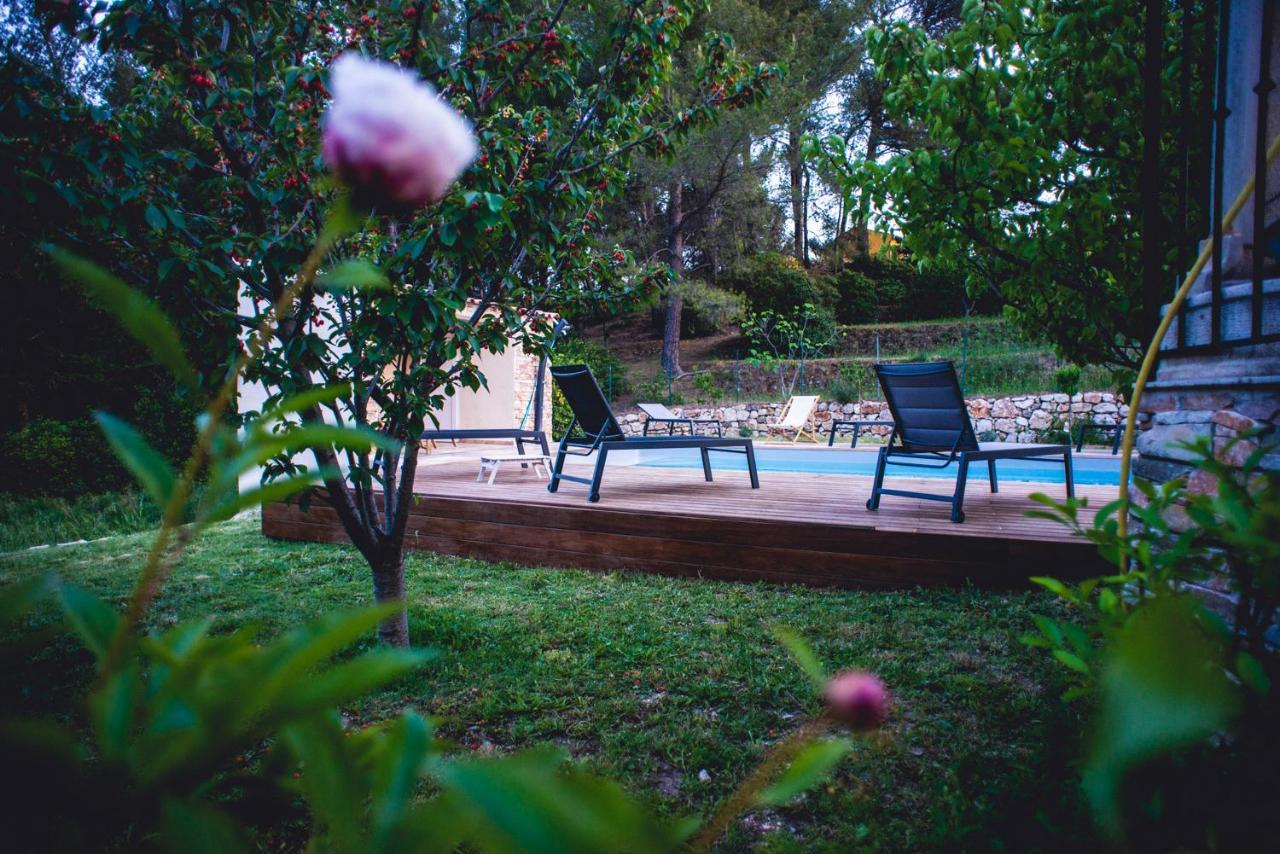 Les Manaux En Provence Bed & Breakfast Roquevaire Bagian luar foto