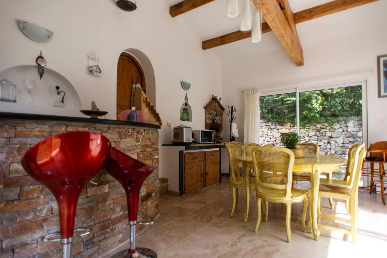 Les Manaux En Provence Bed & Breakfast Roquevaire Bagian luar foto
