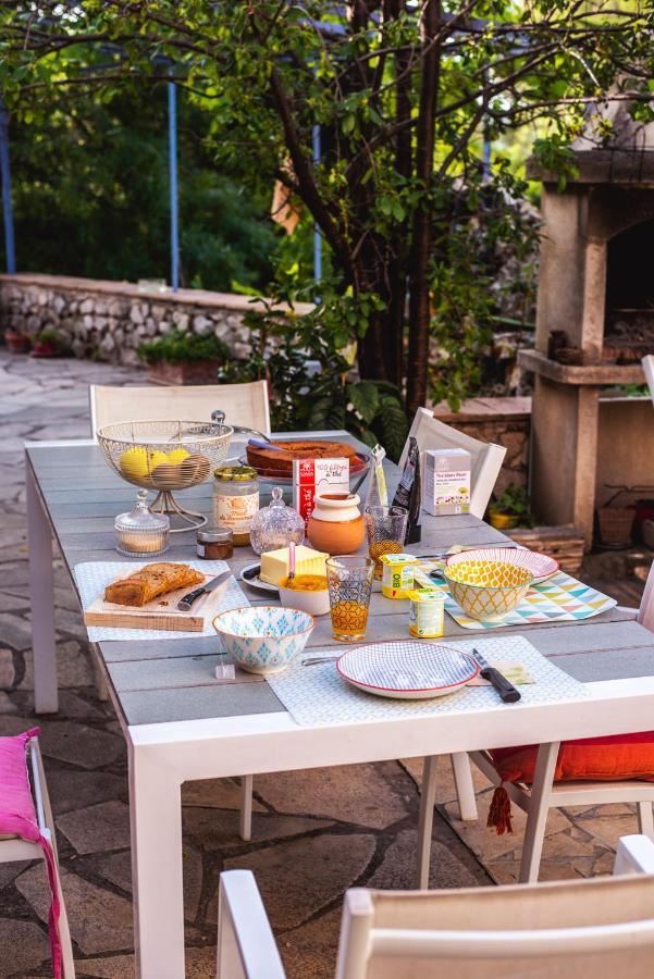 Les Manaux En Provence Bed & Breakfast Roquevaire Bagian luar foto